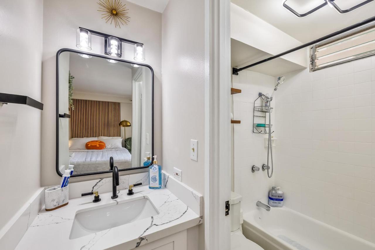 Bright & Cozy Condo Unit With Balcony! Honolulu Luaran gambar
